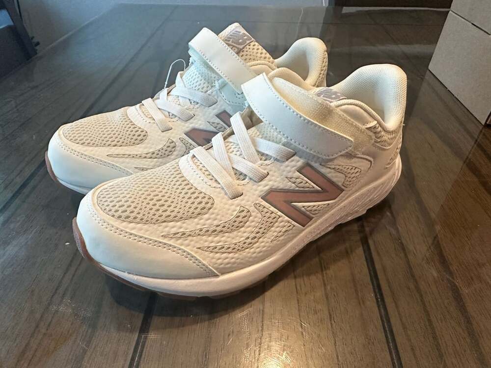 New Balance 519v1 Kids Size 6.5W White Hook and Loop Running Shoes